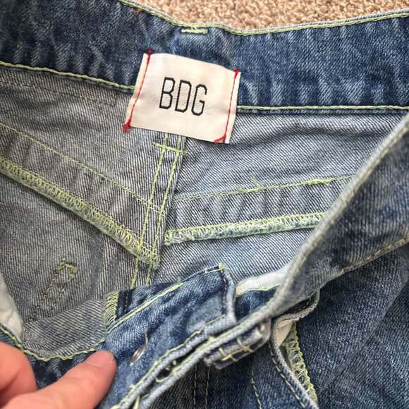 BDG Urban Outfitters Kayla Mid Rise Cargo Jeans Blue Denim Size 26 - Picture 3 of 7